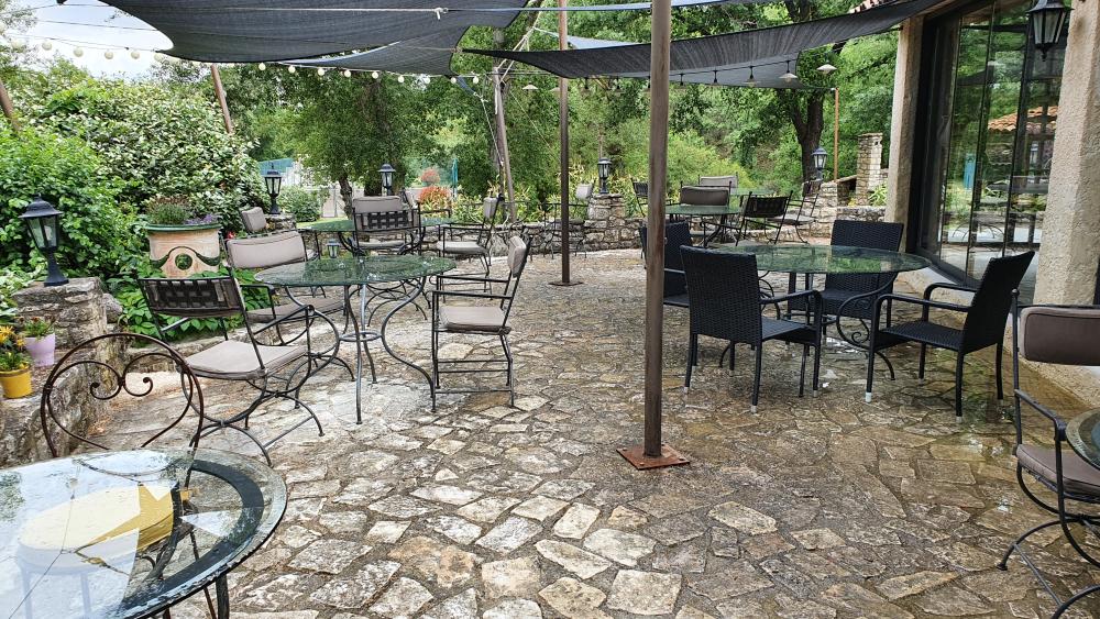  for sale hotel restaurant Apt Vaucluse 34