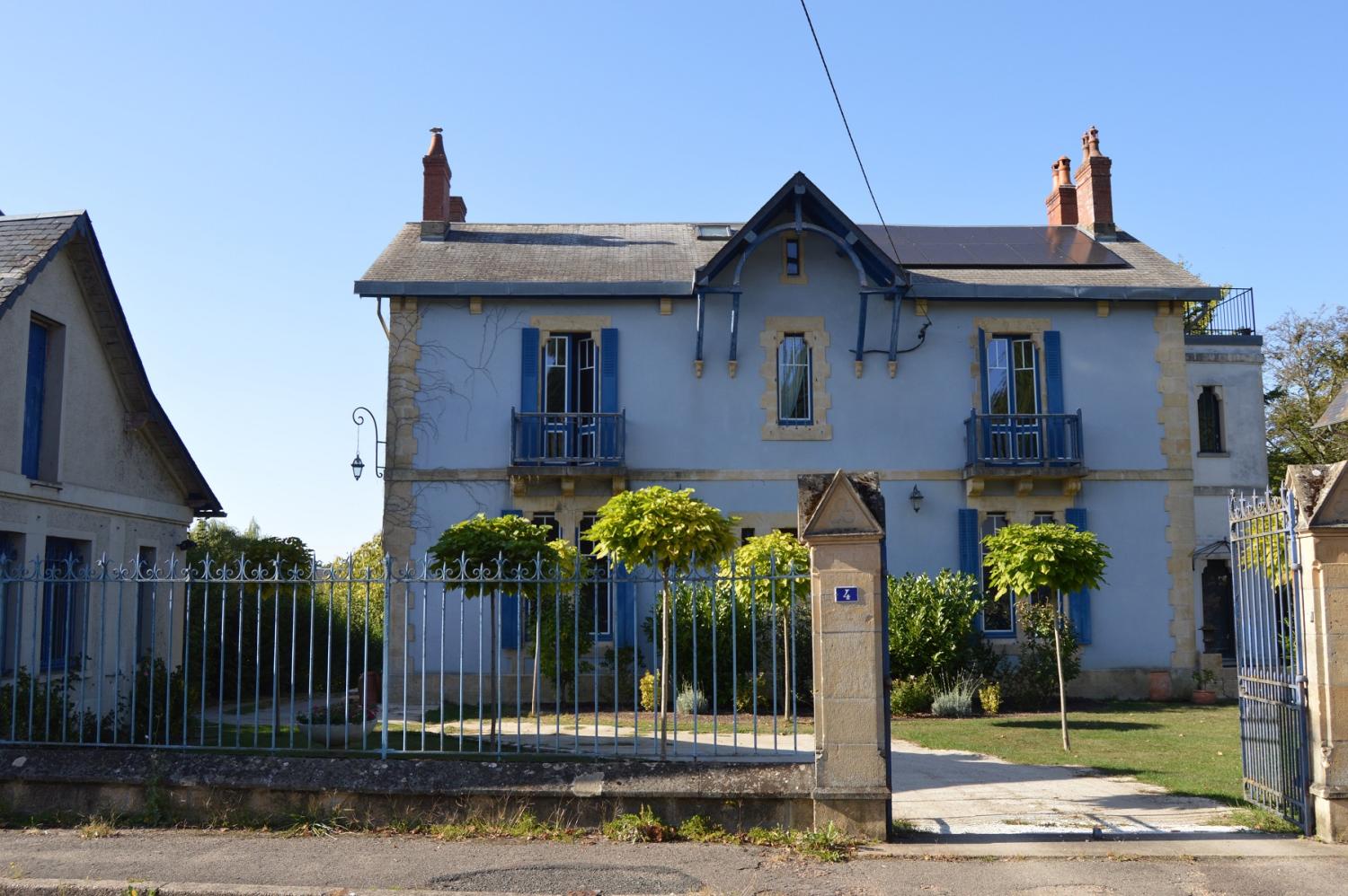  for sale mansion Saint-Honoré-Les-Bains Nièvre 1