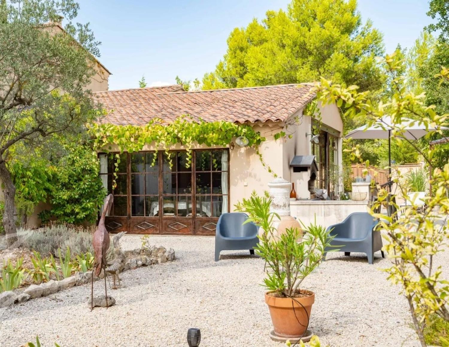  for sale bed and breakfast Lacoste Vaucluse 1
