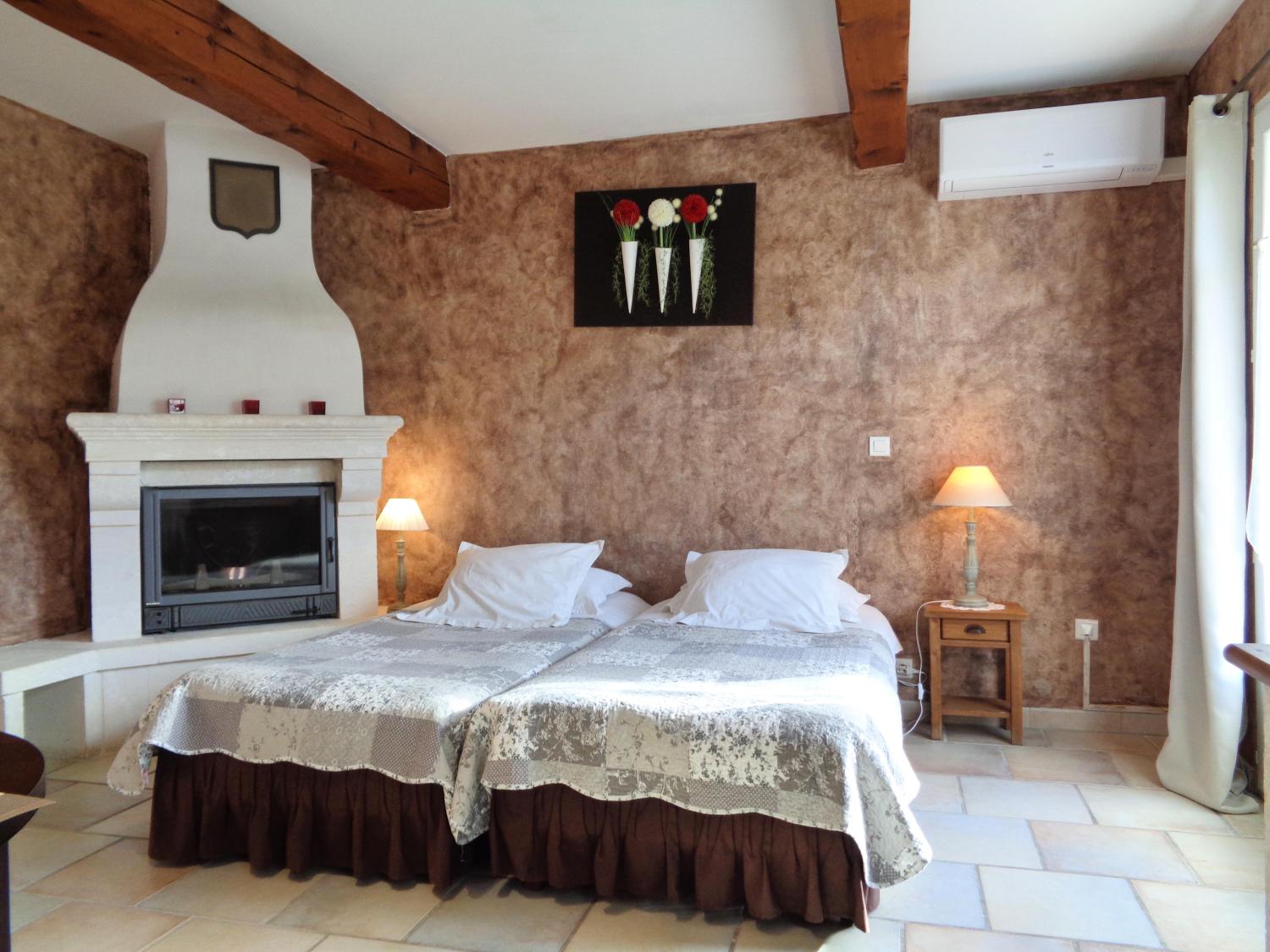  for sale bed and breakfast Lacoste Vaucluse 5