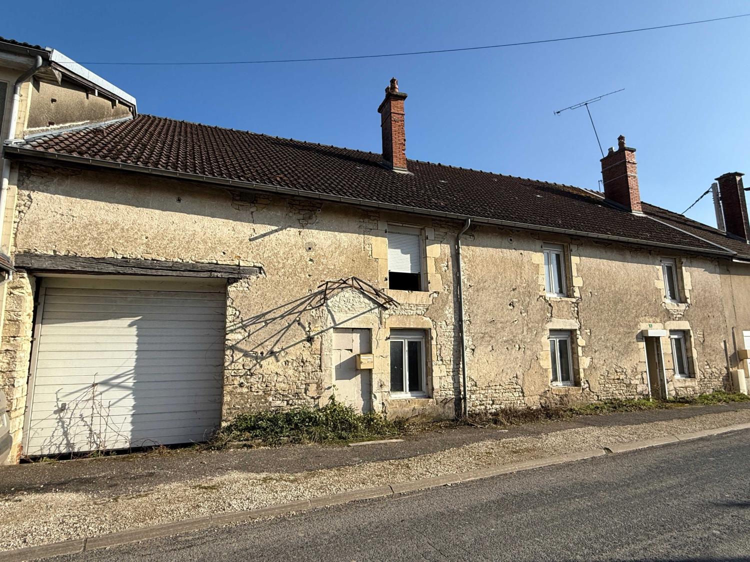  for sale village farm Châteauvillain Haute-Marne 33