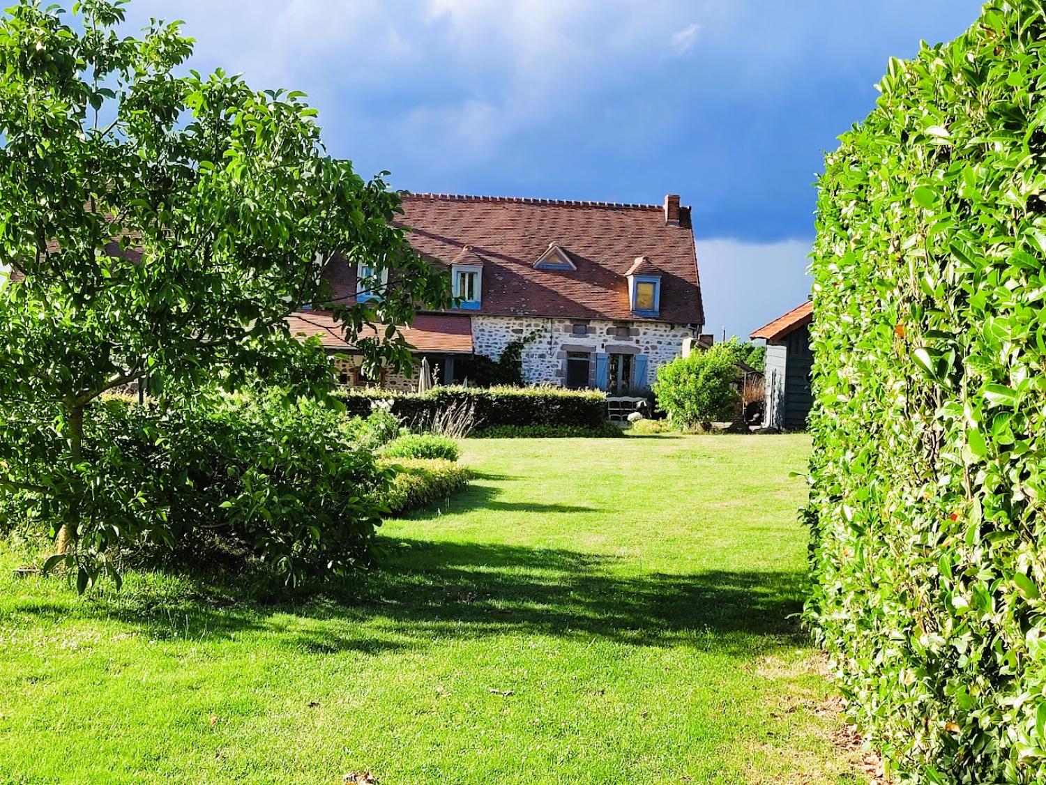 for sale bed and breakfast Beaune d'Allier Allier 31