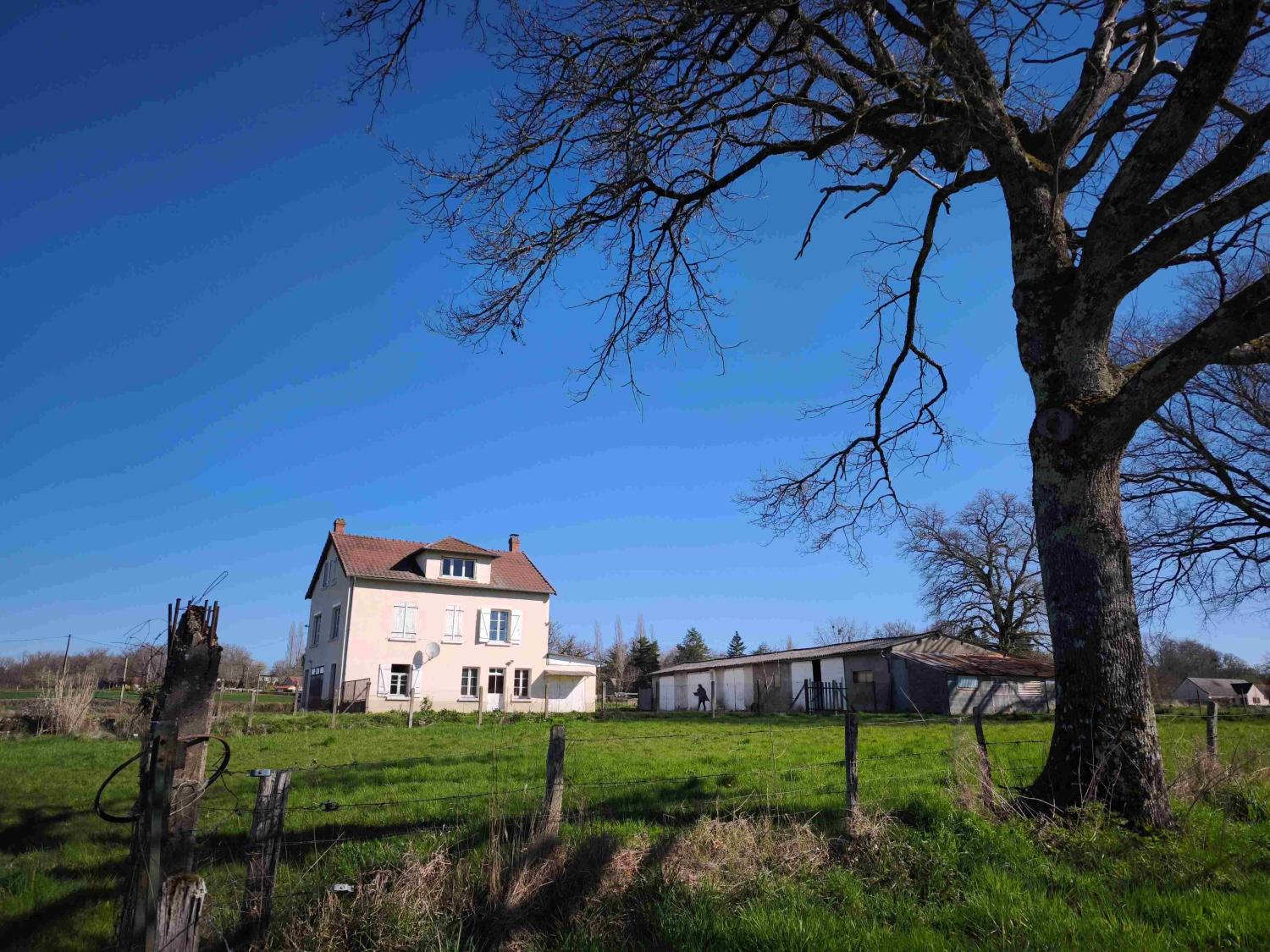  for sale house Saint-Honoré-Les-Bains Nièvre 1