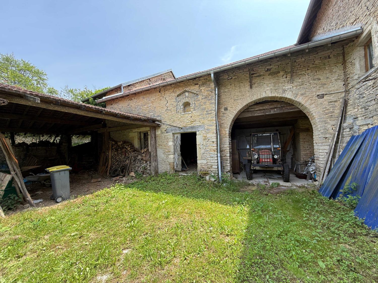  for sale village farm Confracourt Haute-Saône 21