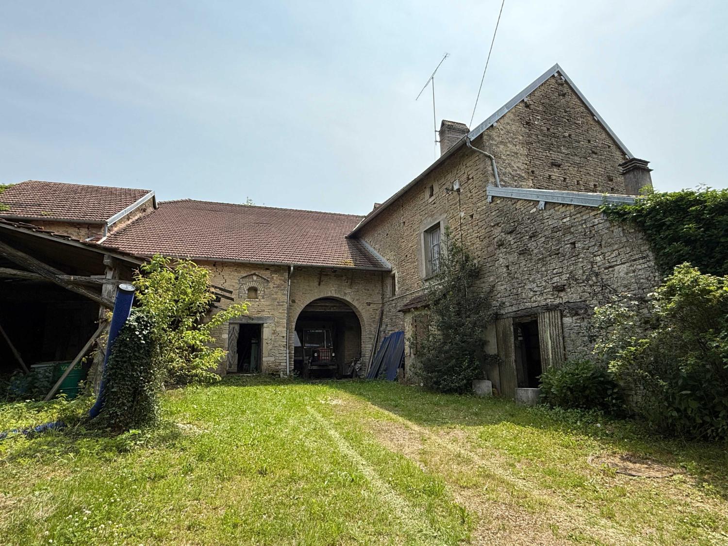  for sale village farm Confracourt Haute-Saône 43