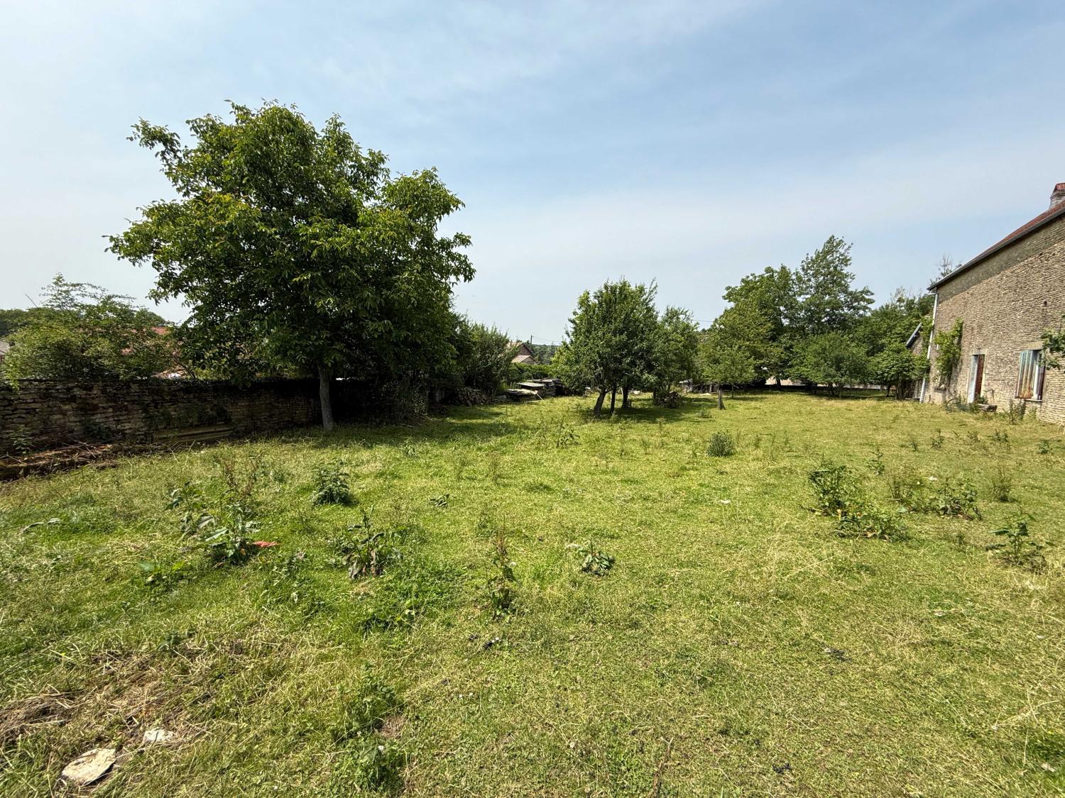  for sale village farm Confracourt Haute-Saône 33