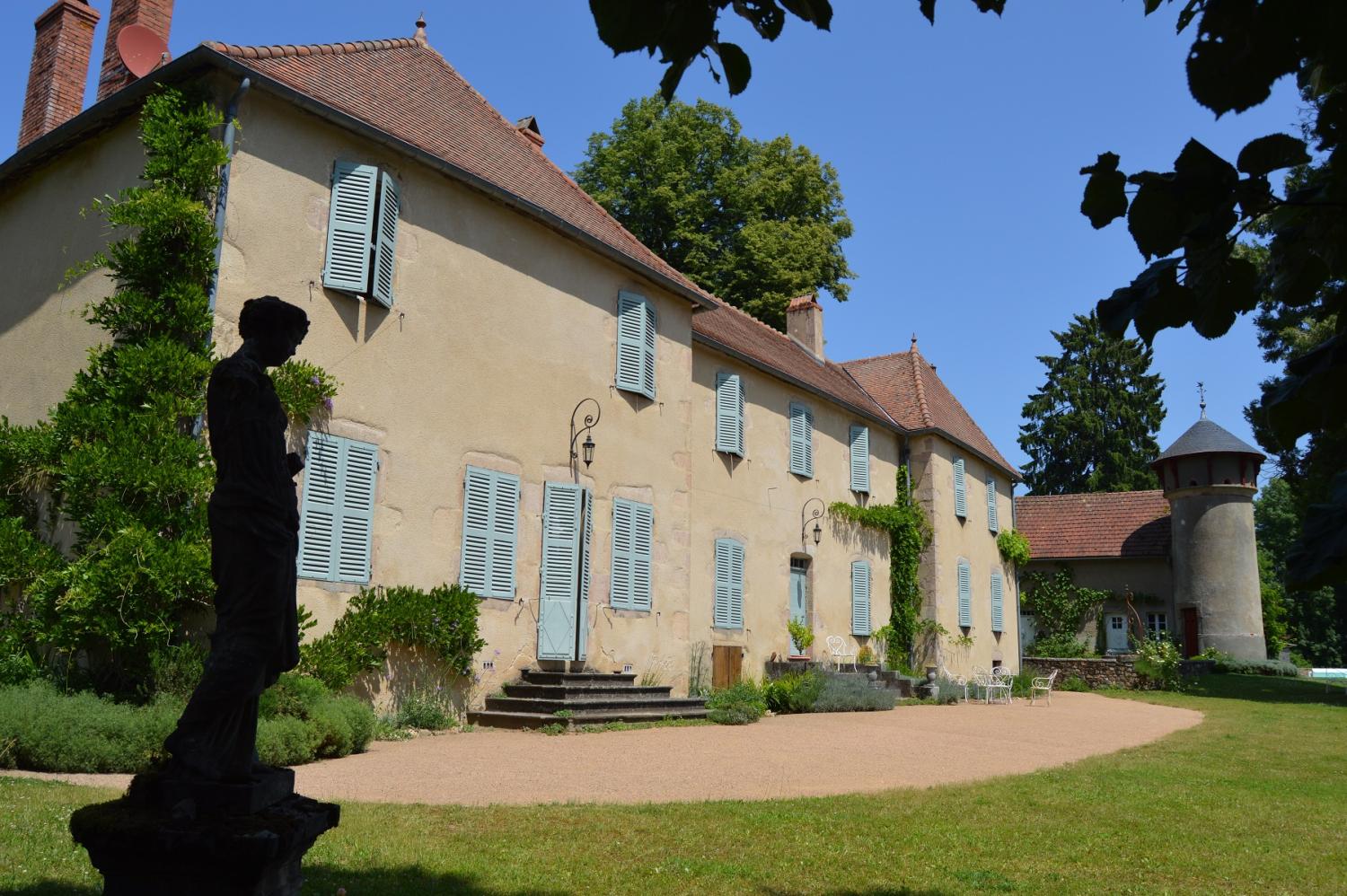  for sale castle Luzy Nièvre 1