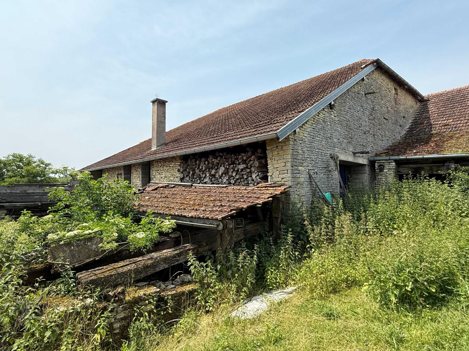  for sale village farm Confracourt Haute-Saône 38