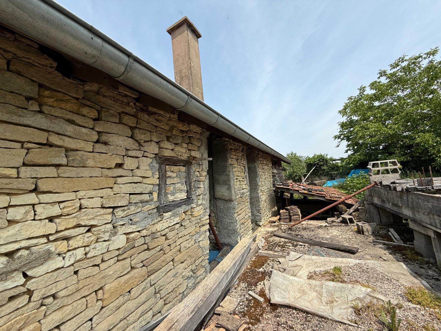  for sale village farm Confracourt Haute-Saône 24