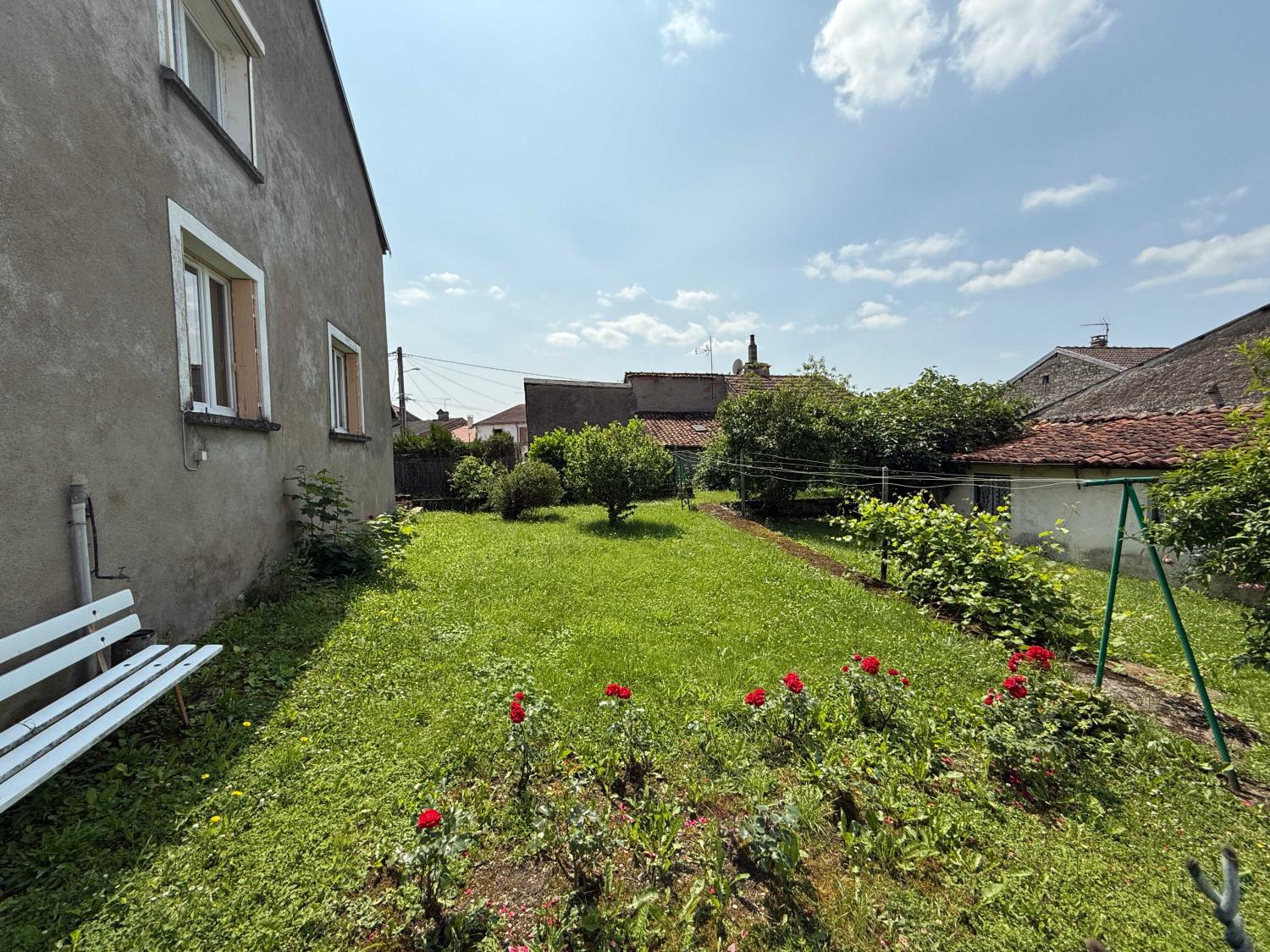  for sale village farm Voisey Haute-Marne 32