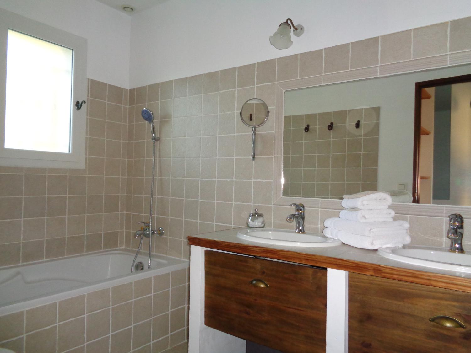  for sale bed and breakfast Lacoste Vaucluse 20