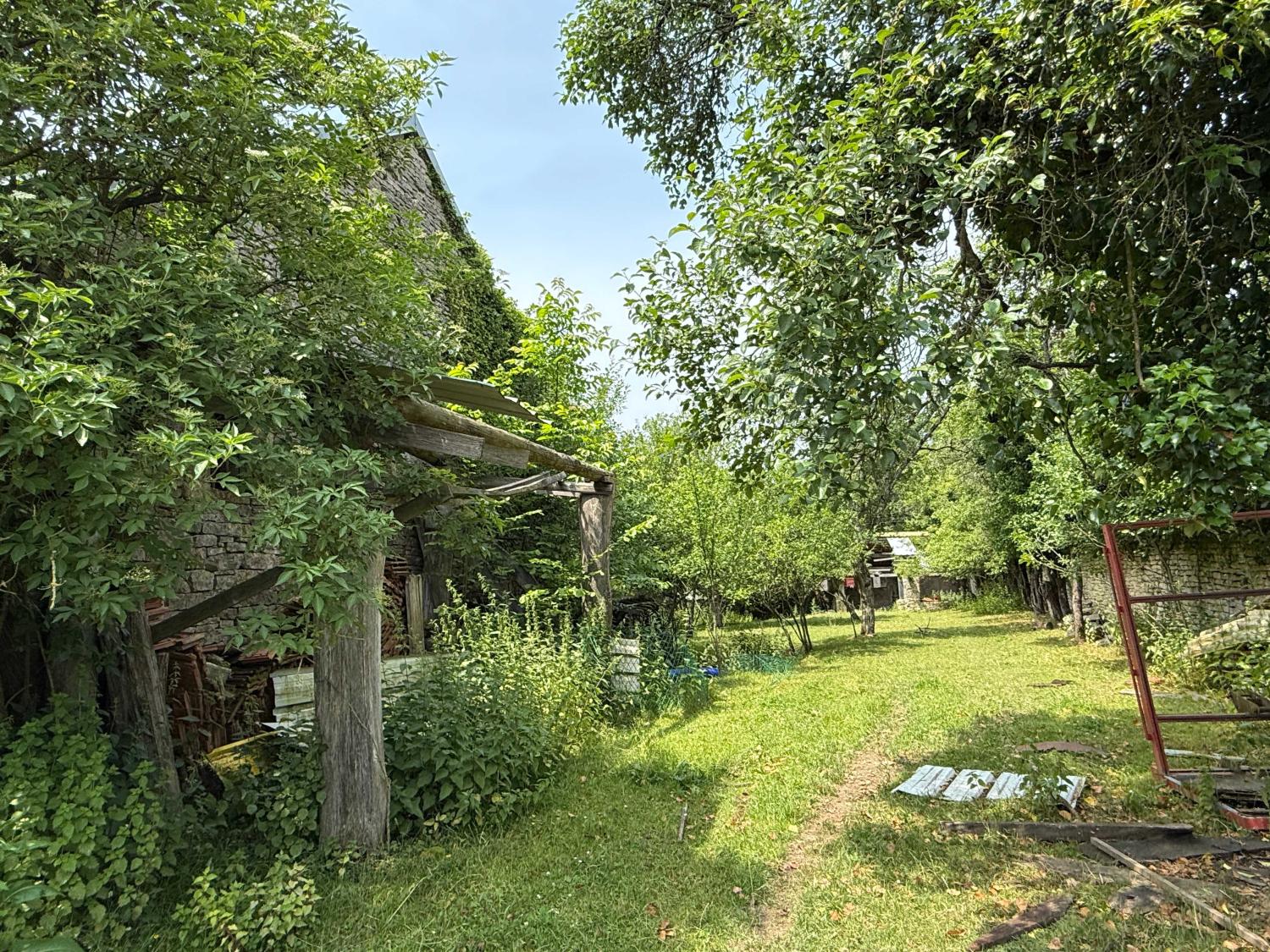  for sale village farm Confracourt Haute-Saône 39