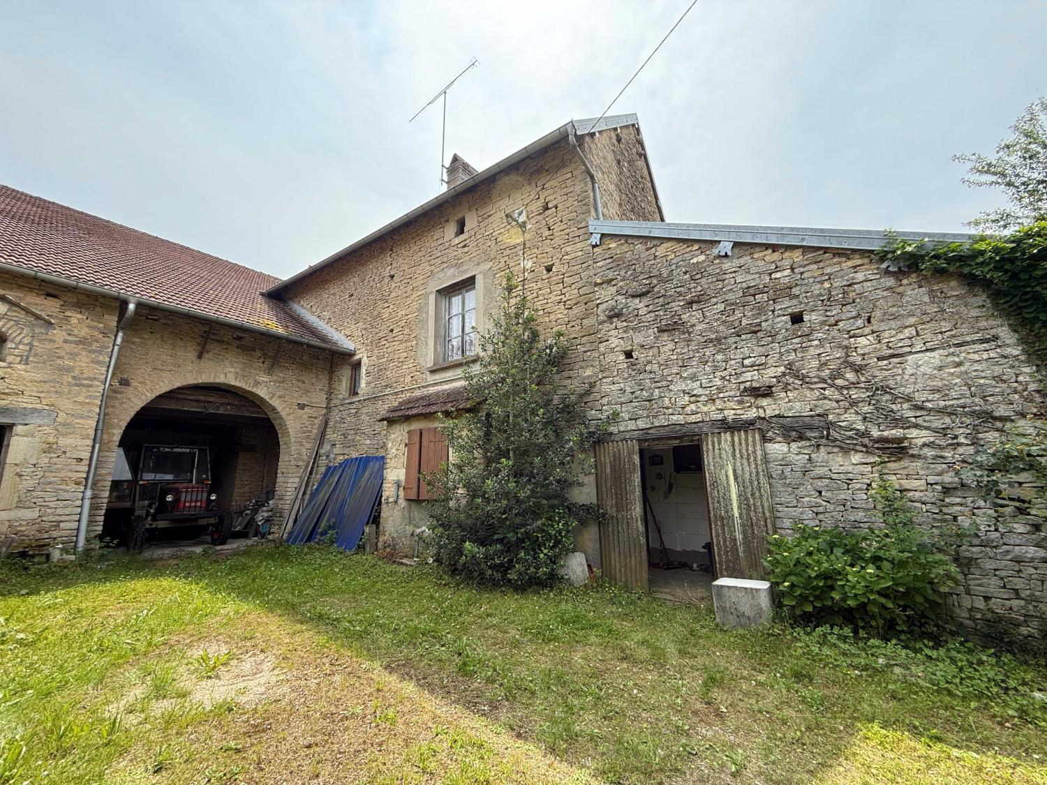  for sale village farm Confracourt Haute-Saône 44