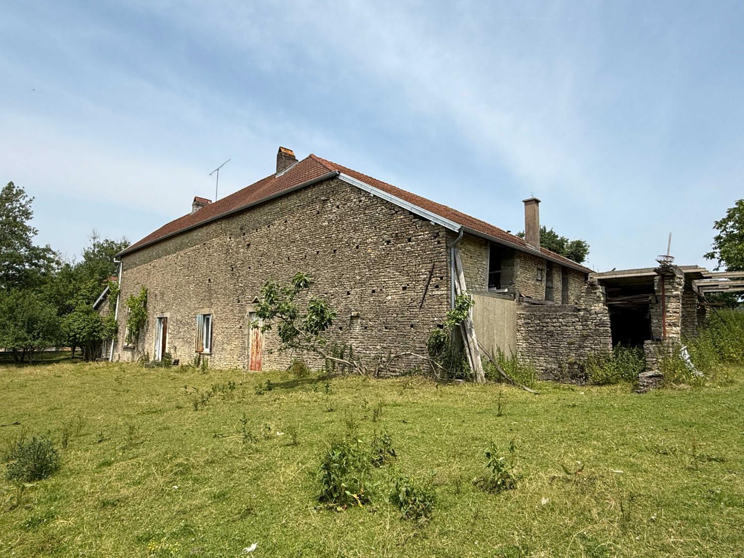  for sale village farm Confracourt Haute-Saône 34