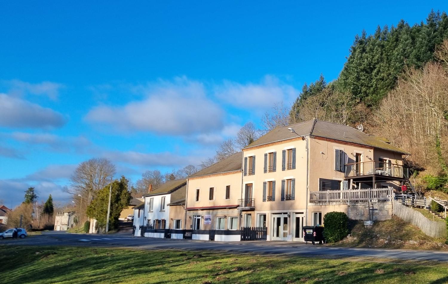  for sale bed and breakfast Le Mayet-de-Montagne Allier 1