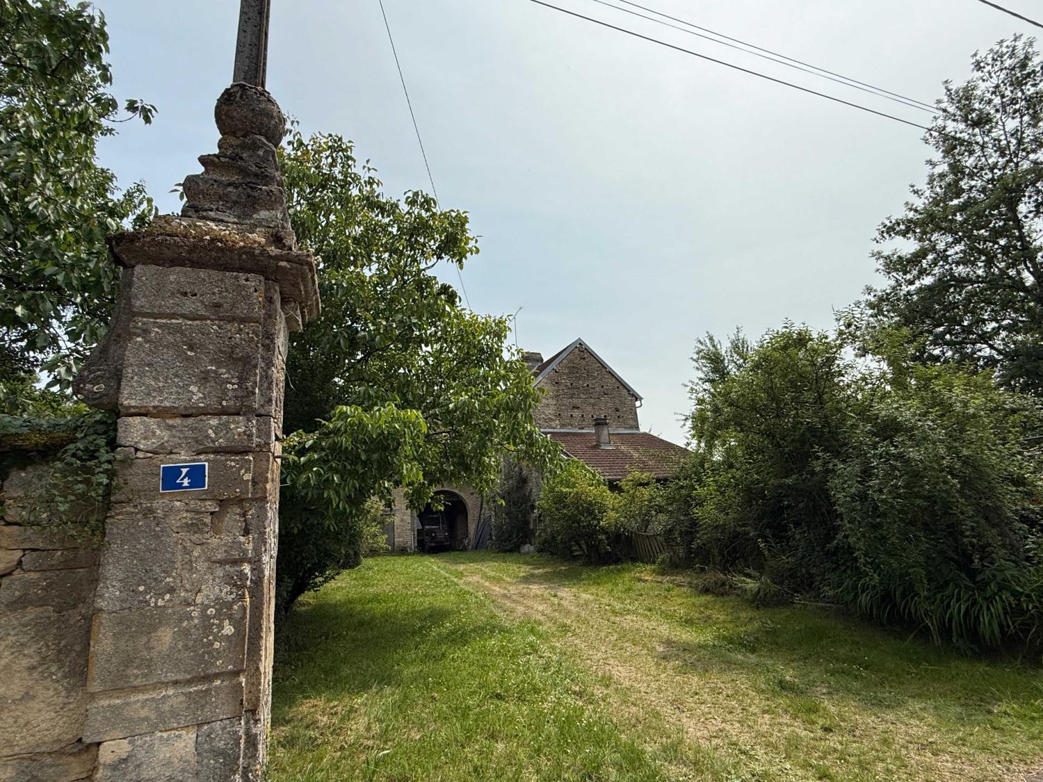  for sale village farm Confracourt Haute-Saône 45