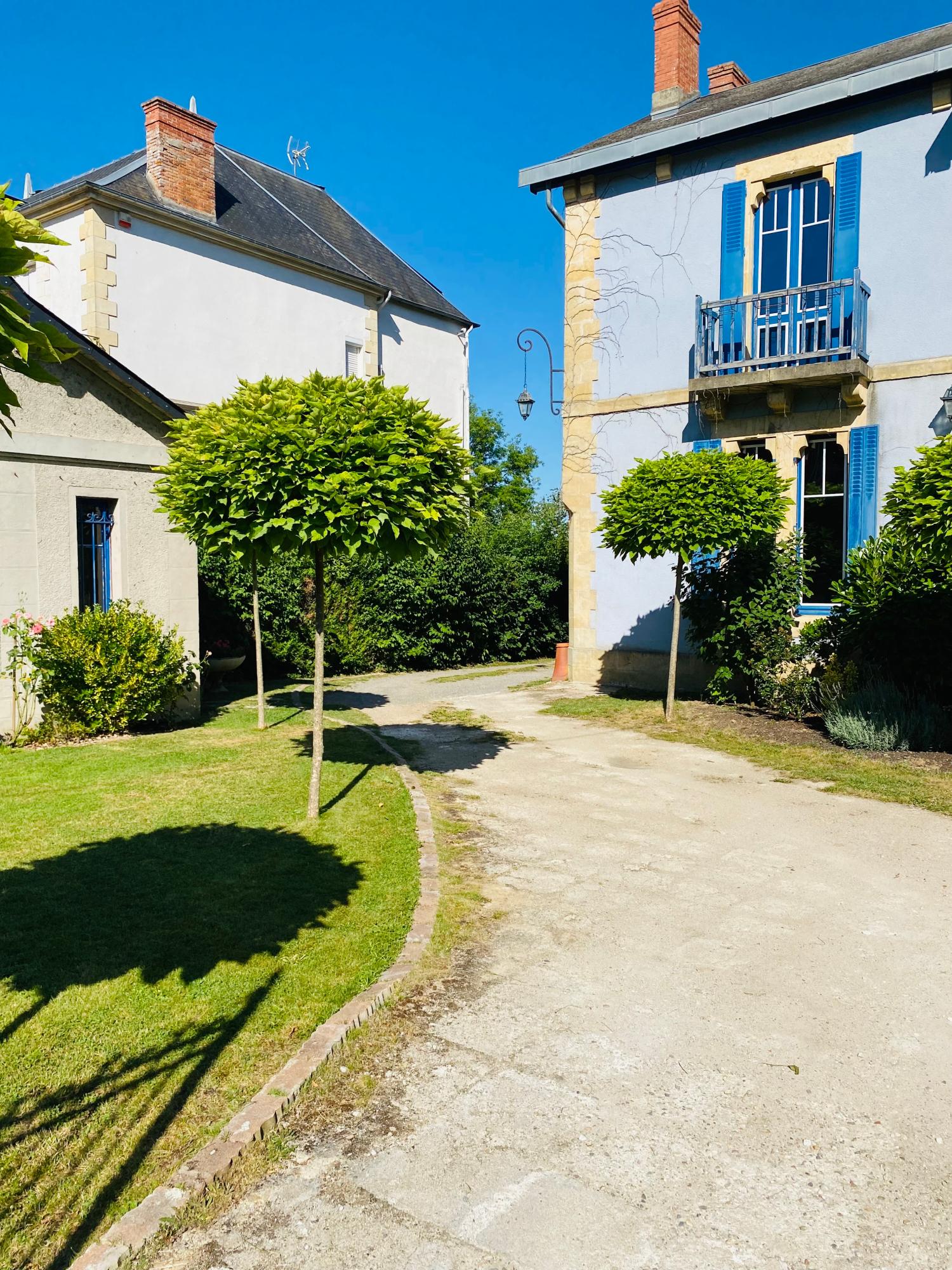  for sale mansion Saint-Honoré-Les-Bains Nièvre 35
