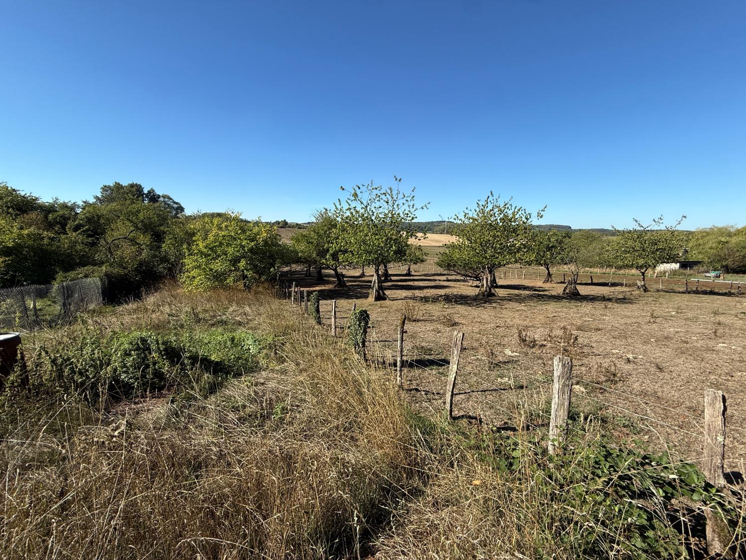  for sale village house Montcourt Haute-Saône 26