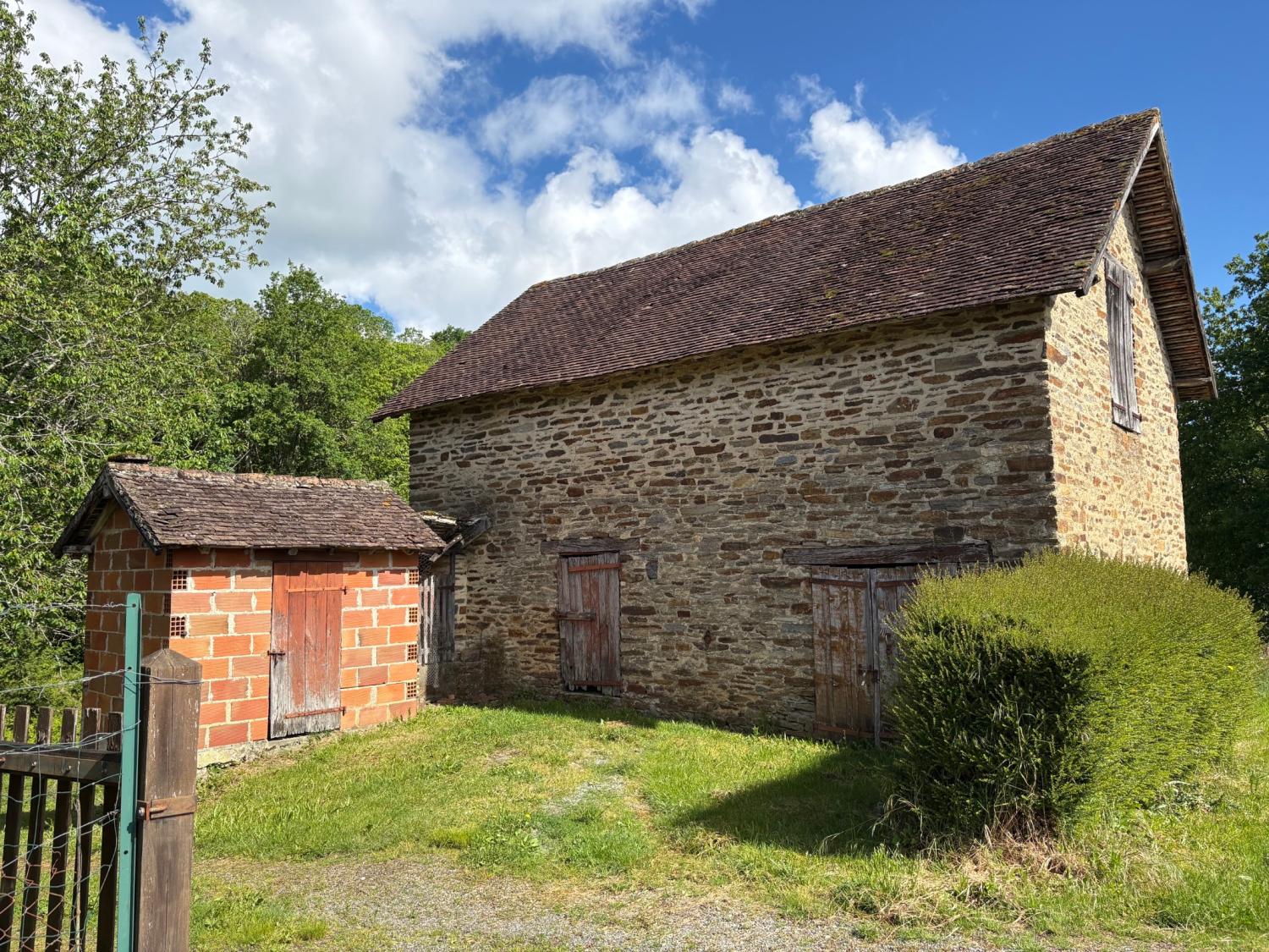  for sale farm Coussac-Bonneval Haute-Vienne 13