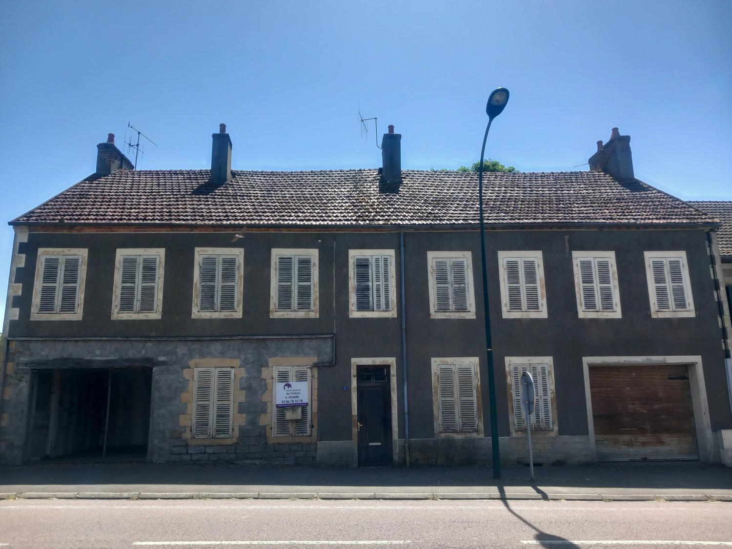  for sale building Fours Nièvre 1