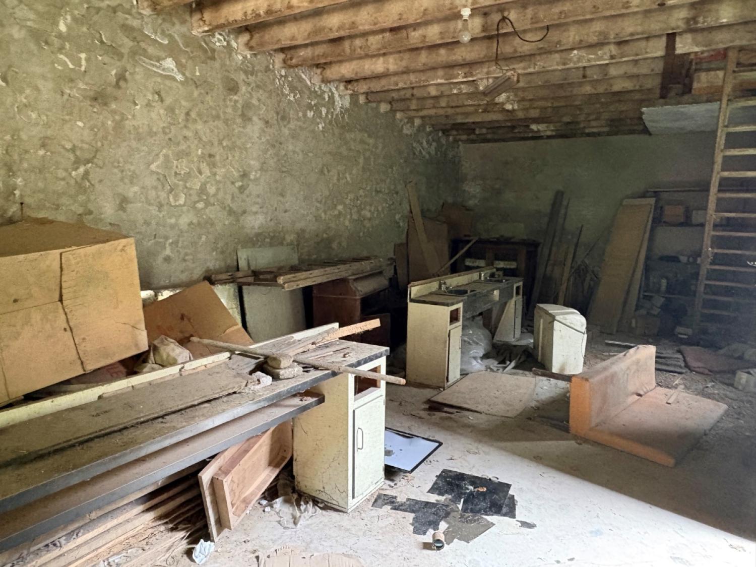 for sale building Saint-Yrieix-la-Perche Haute-Vienne 18