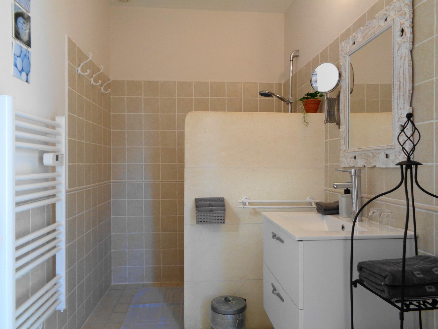  for sale bed and breakfast Lacoste Vaucluse 9