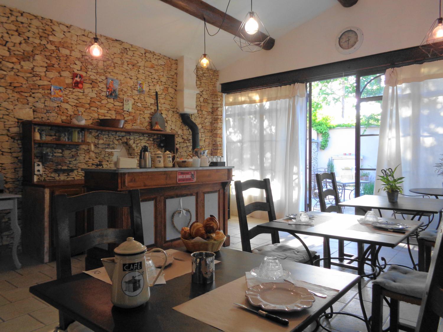  for sale bed and breakfast Lacoste Vaucluse 13