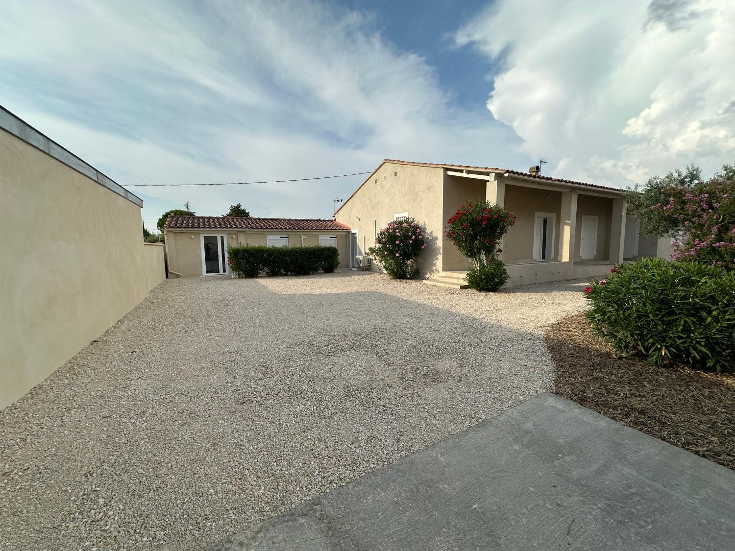 for sale villa Entraigues-sur-la-Sorgue Vaucluse 1